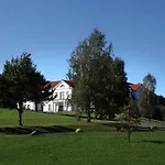 Palac I Folwark Nemino Sierakowice (Pomerania)