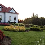 Palac I Folwark Nemino Sierakowice (Pomerania)