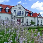 Palac I Folwark Nemino Sierakowice