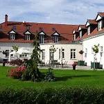 Station touristique Palac I Folwark Nemino Sierakowice (Pomerania)