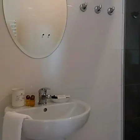 Palac I Folwark Nemino Sierakowice (Pomerania)