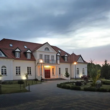 אתר נופש Palac I Folwark Nemino Sierakowice (Pomerania)