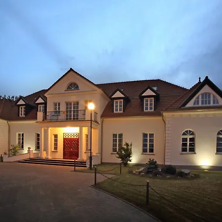 Palac I Folwark Nemino