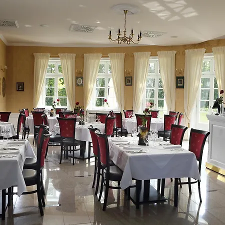 Palac I Folwark Nemino