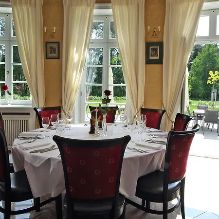 Palac I Folwark Nemino 3* Sierakowice (Pomerania)
