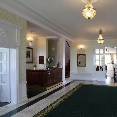 Feriested Palac I Folwark Nemino