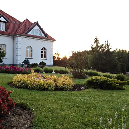 Palac I Folwark Nemino Sierakowice (Pomerania)