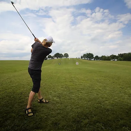 Feriested Palac I Folwark Nemino Sierakowice (Pomerania)