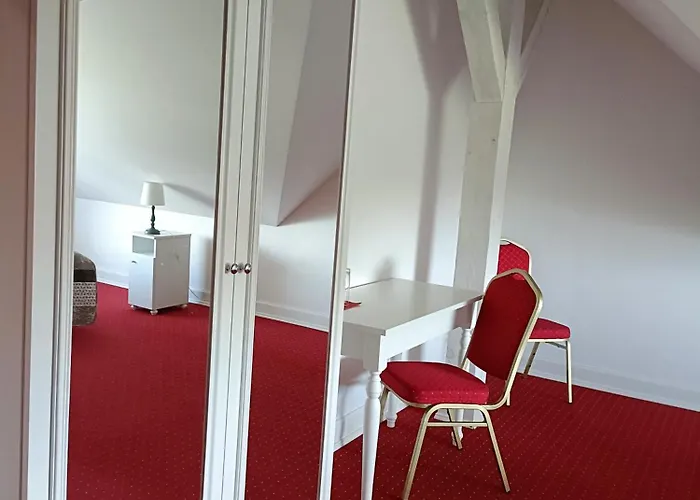 Palac I Folwark Nemino