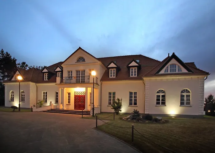 Palac I Folwark Nemino