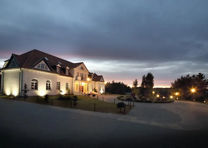 Semesteranläggning (resort) Palac I Folwark Nemino