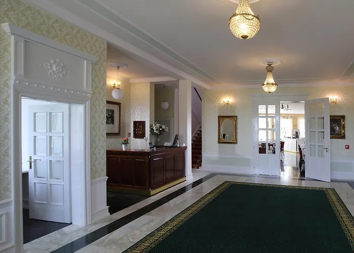 Semesteranläggning (resort) Palac I Folwark Nemino