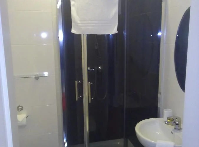 Palac I Folwark Nemino Sierakowice (Pomerania)