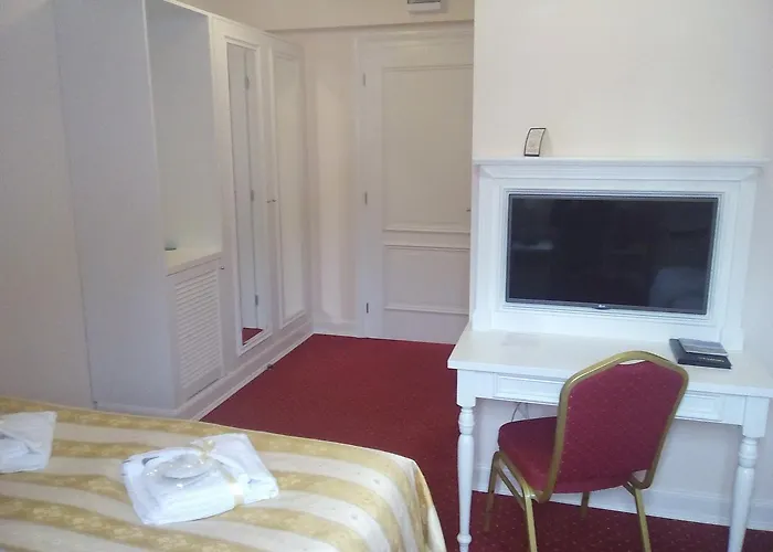 Palac I Folwark Nemino Sierakowice (Pomerania)