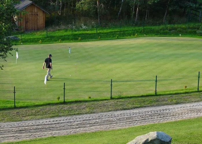 Palac I Folwark Nemino Sierakowice (Pomerania)